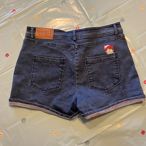 Where’s Waldo Jean shorts - Picture 3 of 10